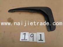 T113102132PF  БРЫЗГОВИК ЗАДНИЙ ПРАВЫЙ CH